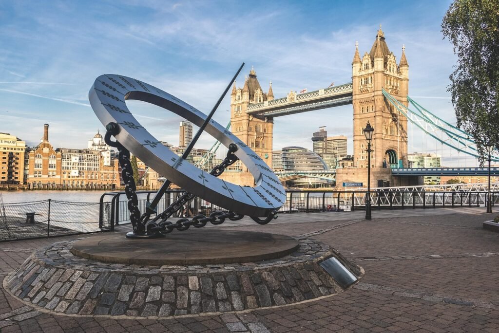 london, tower bridge, landmark, sundial, england, bridge, united kingdom, river thames, sightseeing, architecture, flow, capi