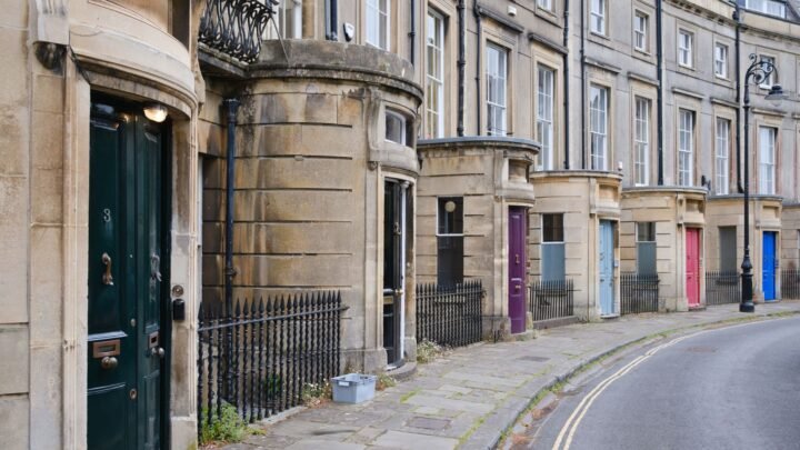 Adult Nightlife in Bath: A Discreet, Respectful Guide to Evening Plans