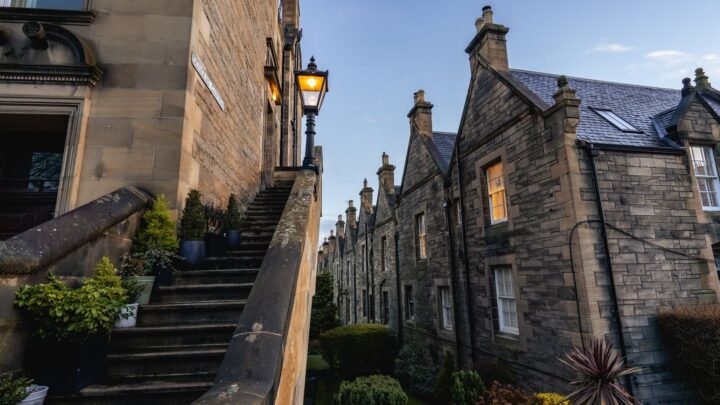 Adult Nightlife in Edinburgh: A Tasteful Guide to Planning Your Evening