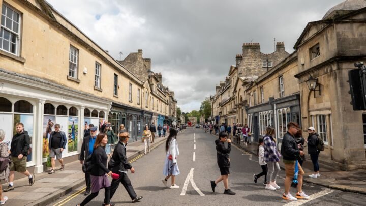 Bath Escort Guide for Visitors: Planning, Discretion and Respectful First Contact