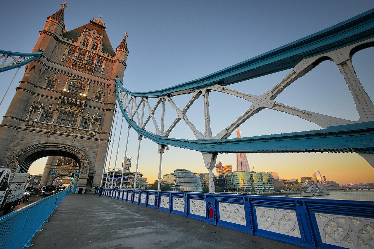 tower bridge, london, bridge, architecture, england, river thames, famous, landmark, united kingdom, tourism, uk, city, flow,
