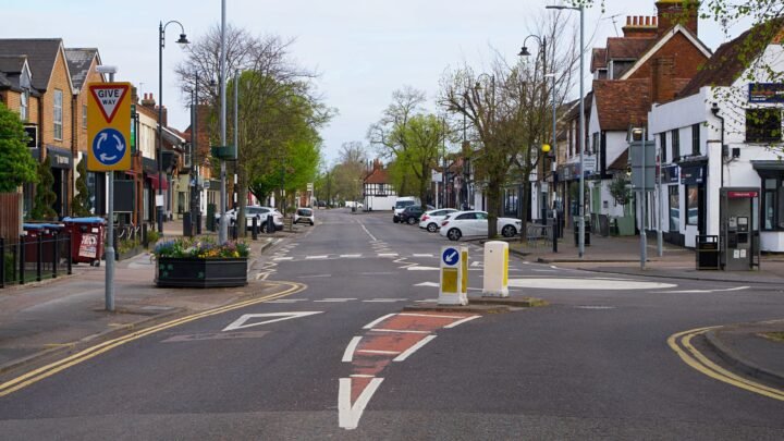 Chigwell Escort Guide for Visitors: Planning a Discreet, Respectful Booking