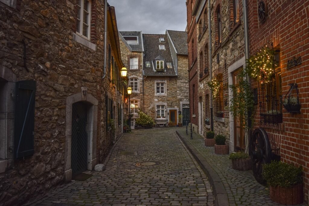 architecture, historic center, building, city, historically, facade, places of interest, old, houses, masonry, middle ages, r