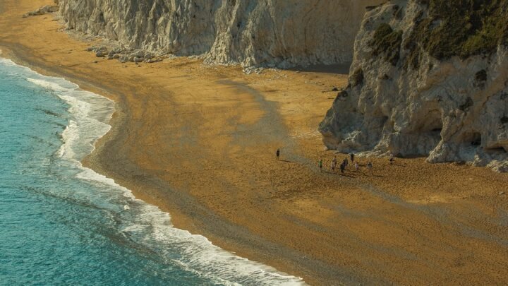 Symphony of the Coast: How Music, Food, and Atmosphere Transform Dating in Eastbourne