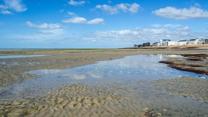 Crafting the Ultimate Romantic Surprise: A Guide to Dating in Worthing