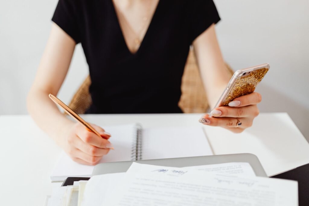 Smartphone and notebook used for clear booking communication