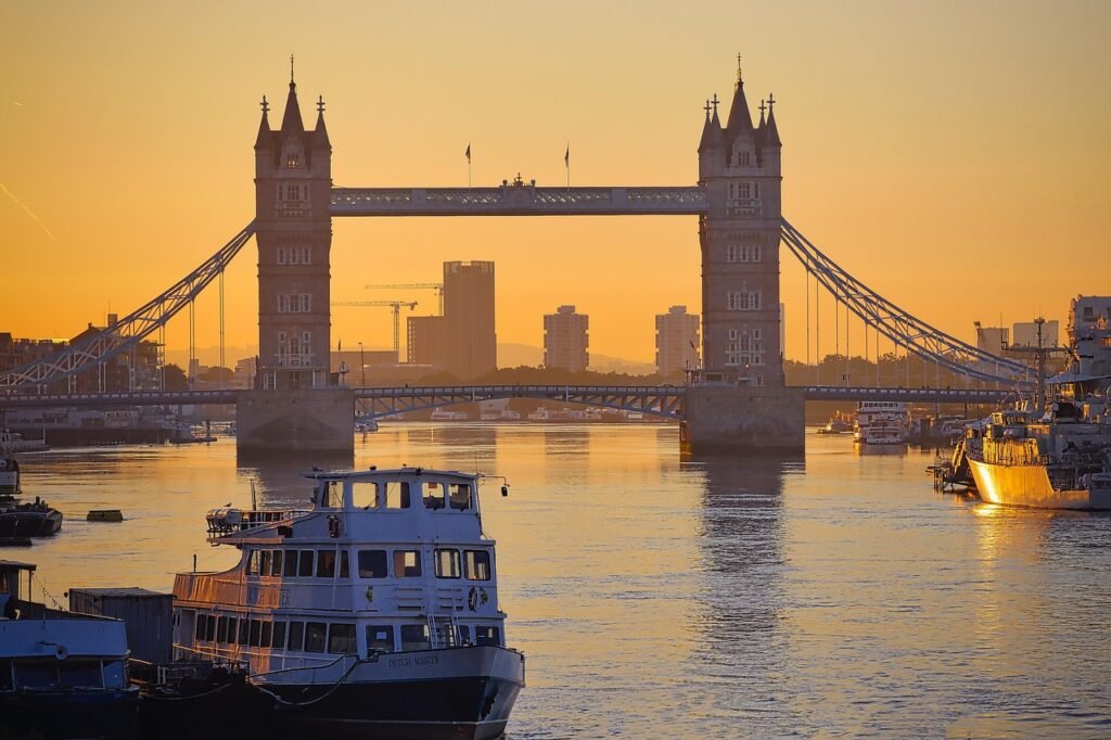 london, tower bridge, england, bridge, united kingdom, landmark, city, tourism, attraction, nature, heaven, flow, architectur