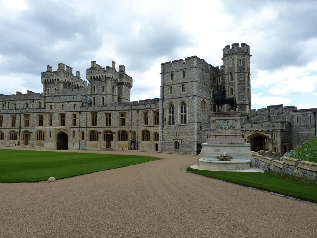 windsor, windsor castle, castle, architecture, fortress, building, middle ages, london, united kingdom, tower, facade, city s
