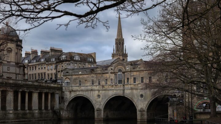 Exploring the Female Experience in Bath: A Calm Look at Local Life, History, and Options