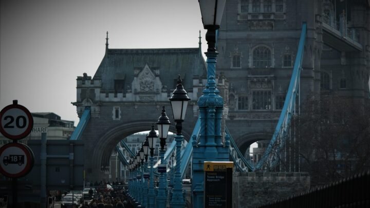 Modern Etiquette: What Good Manners Look Like in London Dating