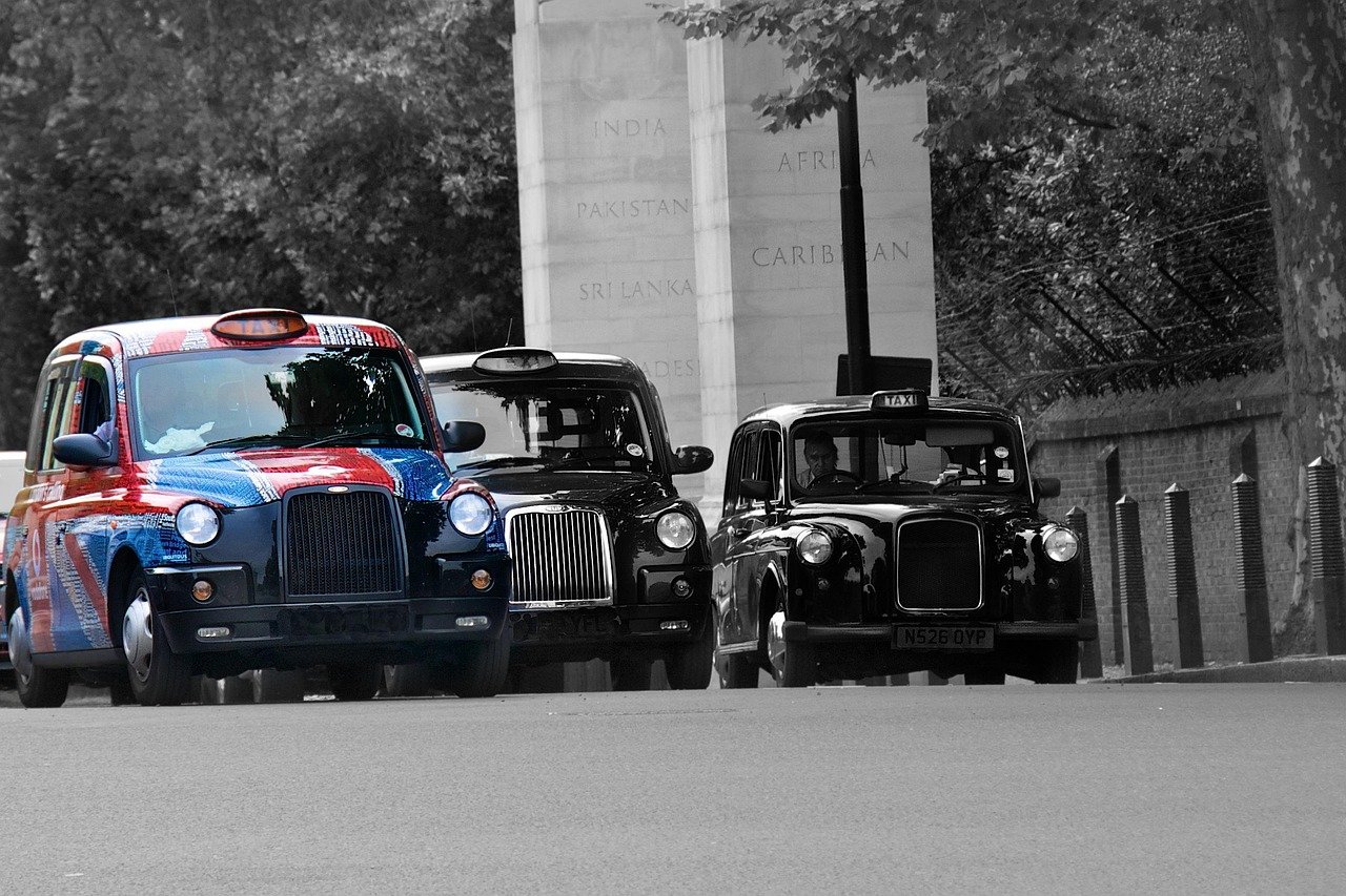 united kingdom, england, london, city gate, sightseeing, british, taxi, traffic, road, automobile, transport, vacations, to t