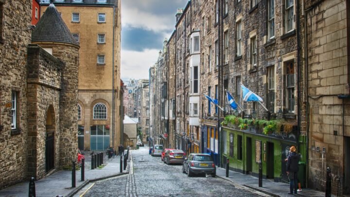 Finding the Vibe: Exploring the Scene for Hot Girls in Edinburgh and Beyond