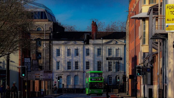 How to Find an Escort in Bristol: A First-Time Guide to Browsing Safely