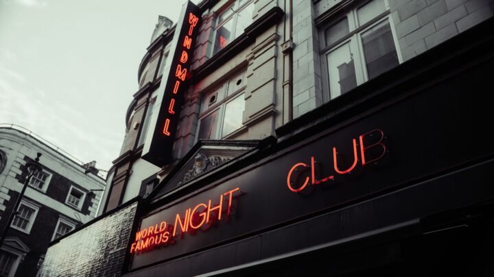 How to Research and Find the Right Club Experience in Newtownabbey