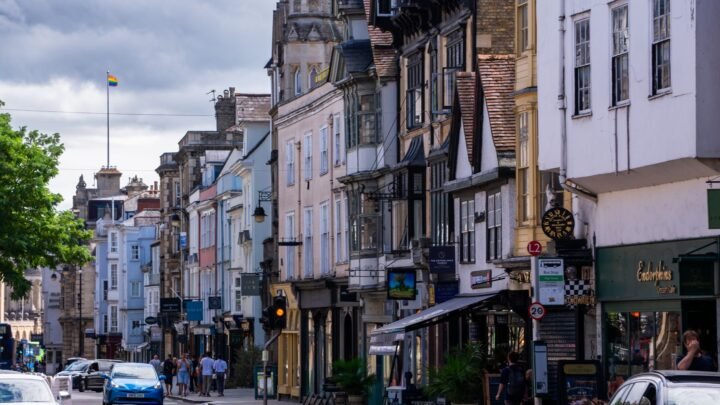 How to Meet New People in Oxford: Where to Start Your Social Journey