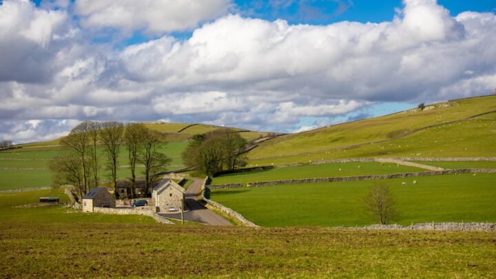 Modern Romantic Trends in Huddersfield: Navigating Love, Dating, and Relationships Today