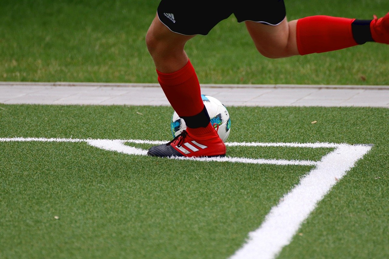 football, sports, football pitch, ball sports, kick, football match, lawn, corner, shoot, football field, ball game, game, fo
