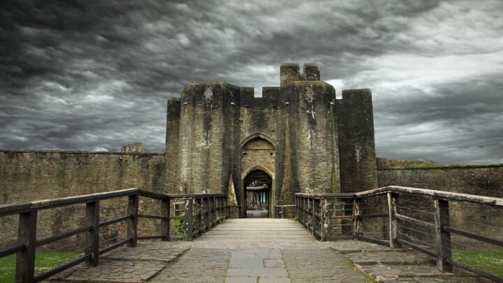 How to Plan a Smoother Female Experience in Caerphilly