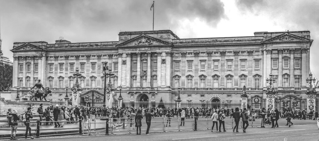 buckingham palace, building, square, london, architecture, tourism, historic, culture, city, travel, famous, royal, landmark,