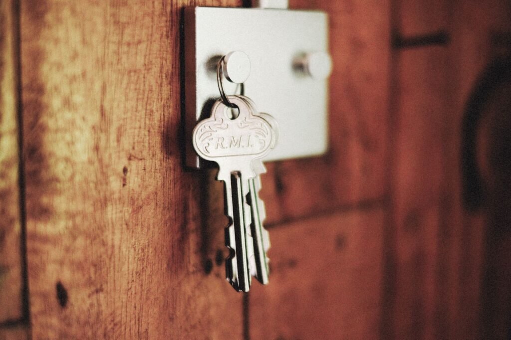 Phone and keys prepared for a discreet appointment