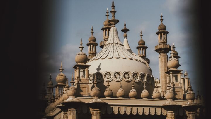 Adult Dating in Brighton and Hove: Navigating Modern Connections on the Coast
