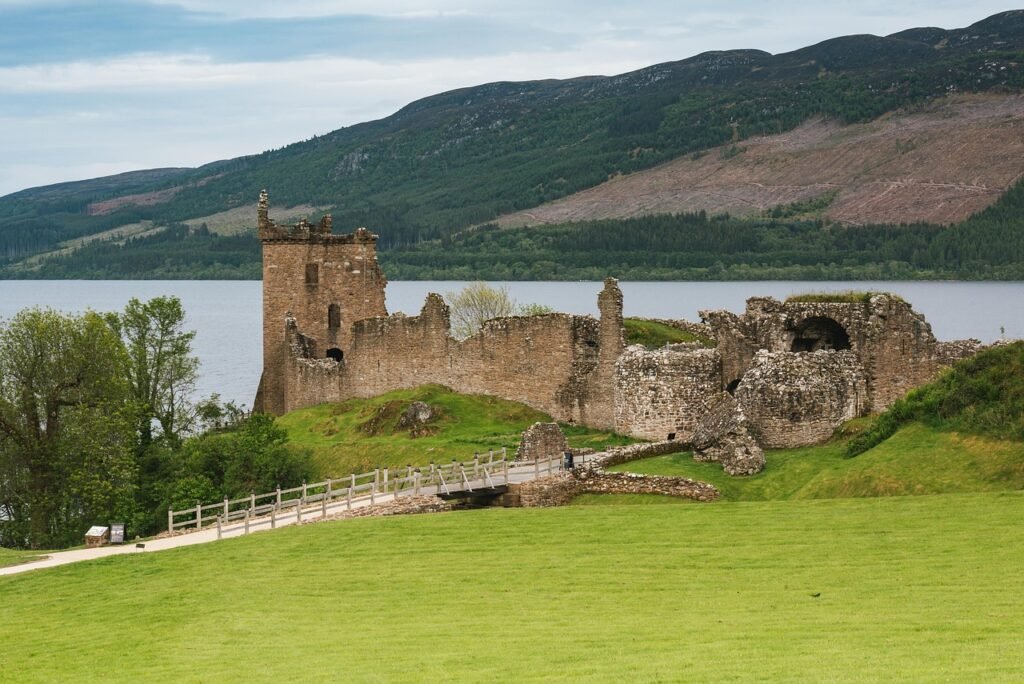 urquhart castle, castle, scotland, scottish, rom, lake, loch ness, nature, landscape