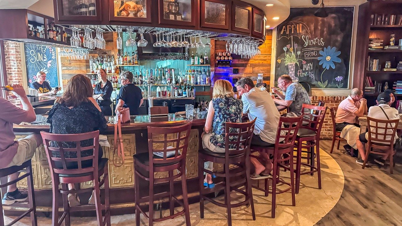 bar, restaurant, cocktail, drink, alcohol, liquor, people, United States, Punta Gorda, Florida