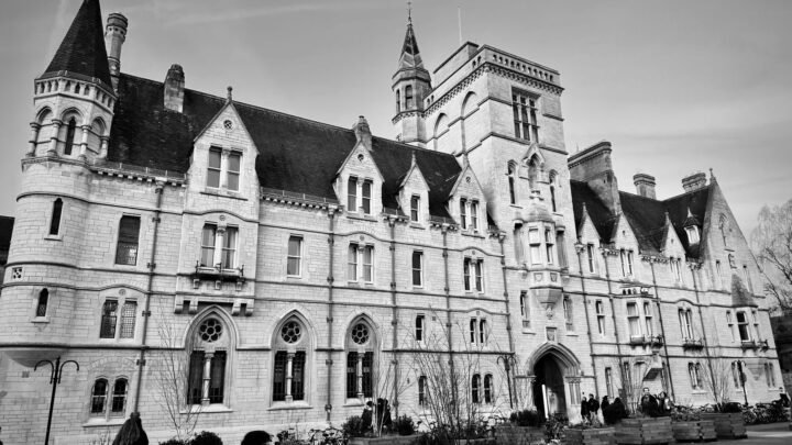 What to Compare Before Deciding on Adult Dating in Oxford