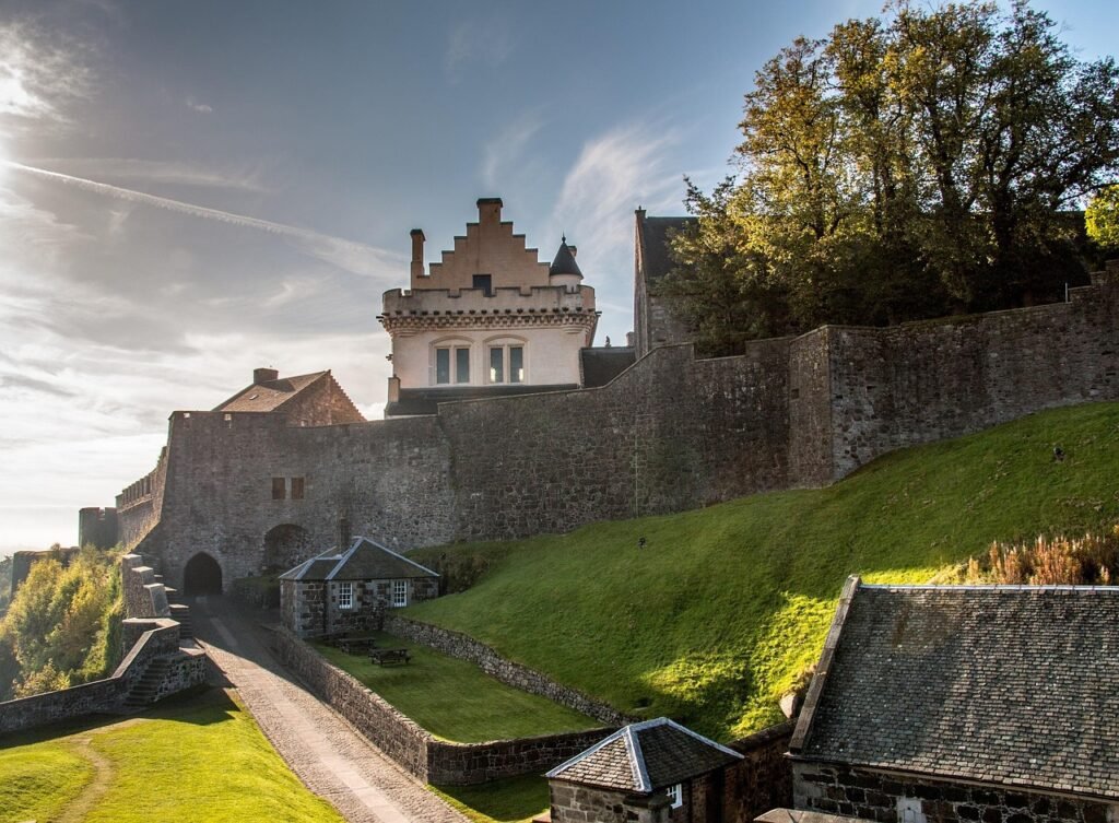 stirling, stirling castle, castle, fortification, nature, the sky, fortress, clouds