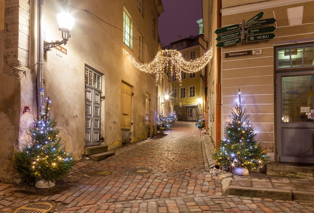 tallinn, streets, lights, christmas tree, christmas, winter, bridge, paving stone, flashlight, street, light, lighting, city,