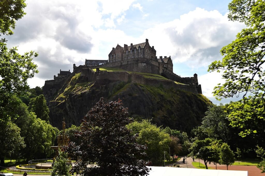 edinburgh castle, nature, edinburgh, castle, scotland, city, trees, hill, architecture, scottish, old, tourism, historic, bri