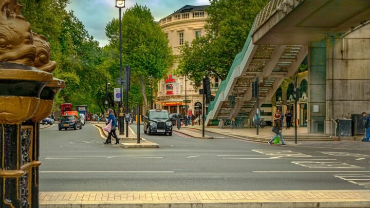 What Experienced Readers Look For in Cheltenham Entertainment