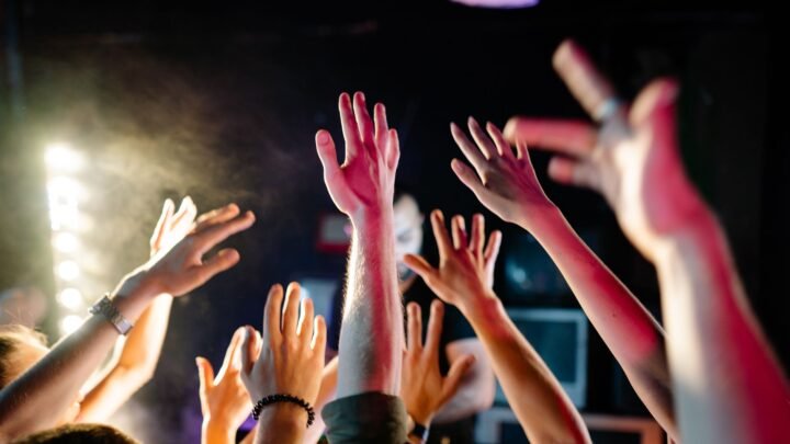 What to Compare Before Deciding on United Kingdom Entertainment in Newry