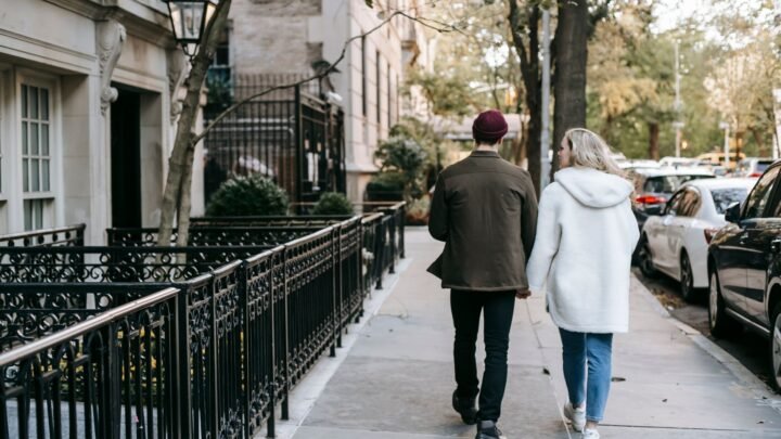 Spontaneity in the City: How to Enjoy Date Tinder Without Overplanning in Bristol