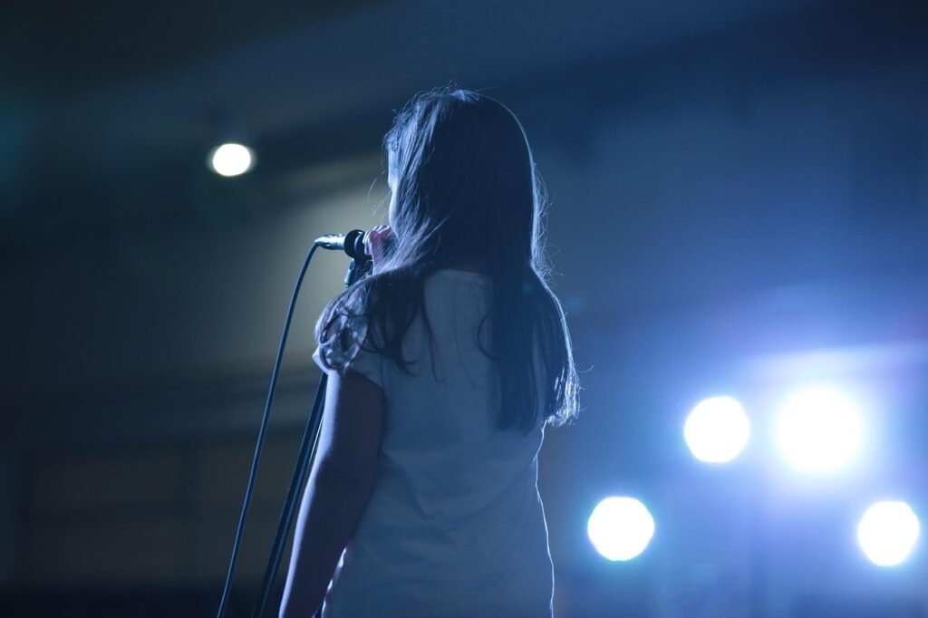 lights, scenario, kids, theatre, spectators, people, scene, act, reading, education, representation, dress, school, little gi