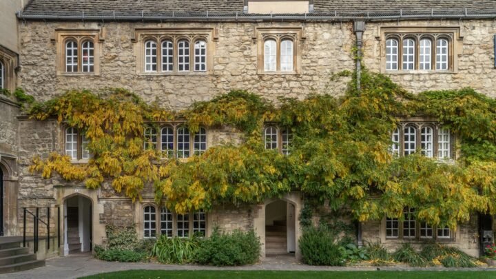 Balancing Romance and Routine: How to Make Time for Dating in Oxford When Life Gets Busy