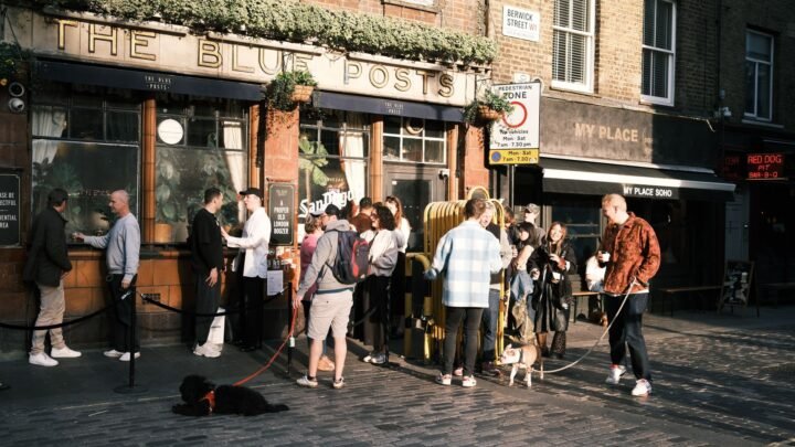 Mastering Dating Confidence in Crawley: A Local Guide to Meeting New People