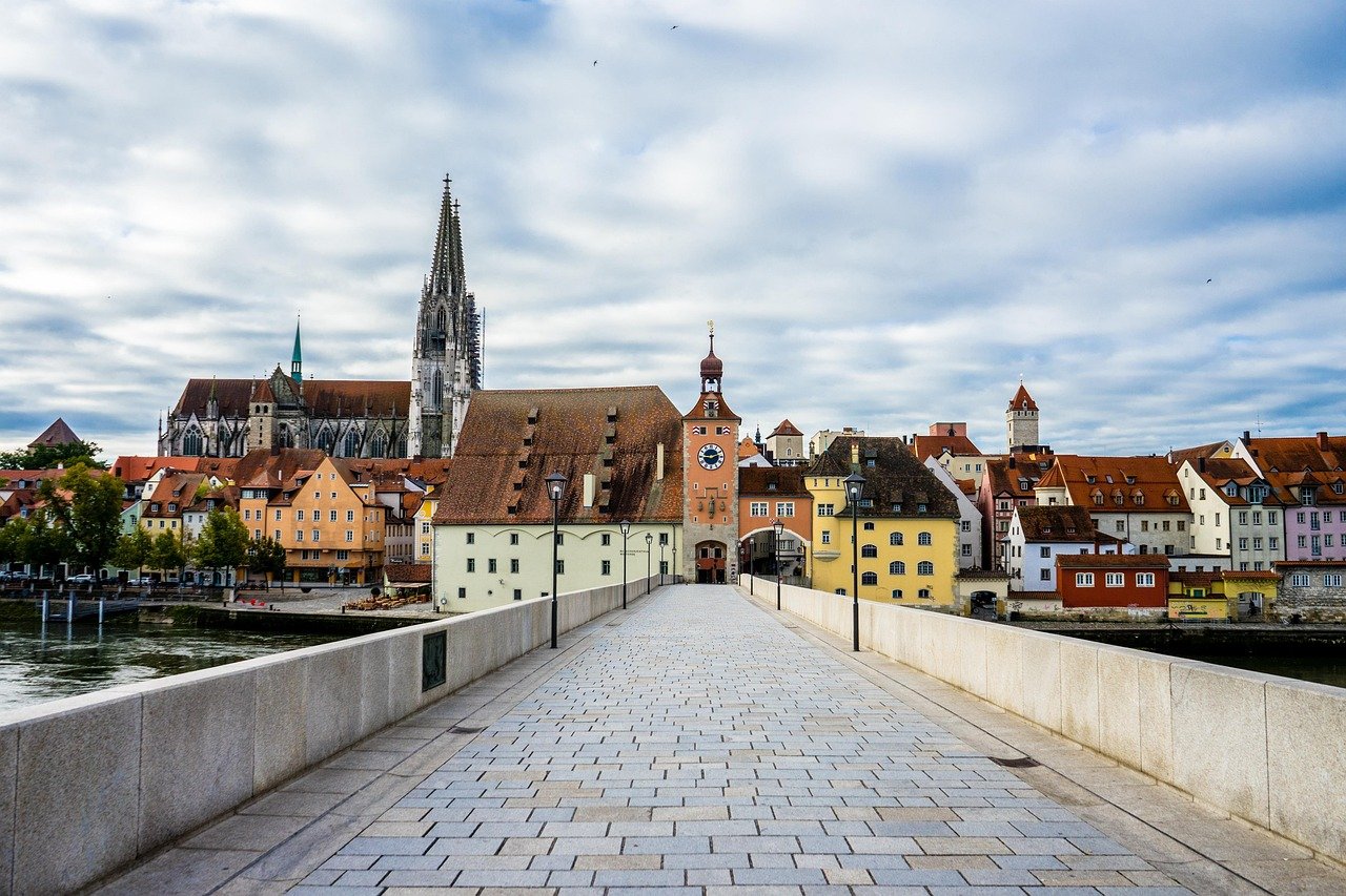 bridge, city, building, path, road, catwalk, old buildings, historic center, stone bridge, goal, tourist attraction, regensbu