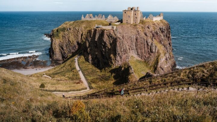 Spontaneous Romance: How to Enjoy Dating Without Overplanning in Ayr