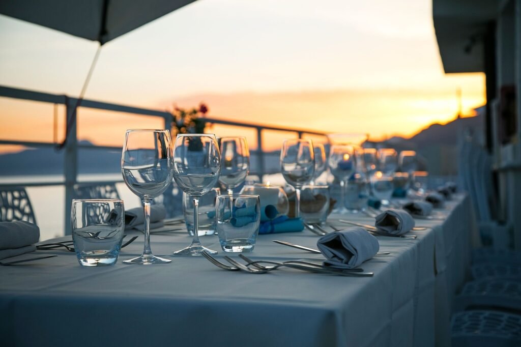 table, glassware, cutlery, nature, silverware, stemware, dining table, dinner table, table setting, table set-up, dinner, lux