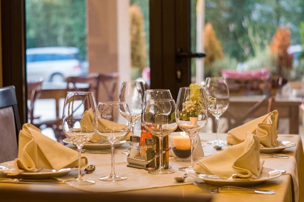 restaurant, table setting, table, glassware, stemware, wine glasses, glasses, plates, napkin, set-up, dinner, dining, service