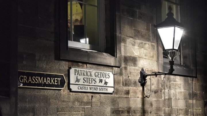 Late-Night Ideas for United Kingdom Entertainment Around Edinburgh
