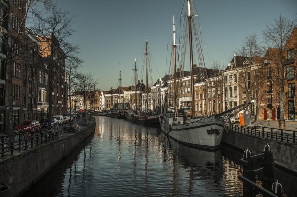 groningen, canal, boats, buildings, nature, water, reflection, houses, old town, historical, medieval, town, city, street, ur