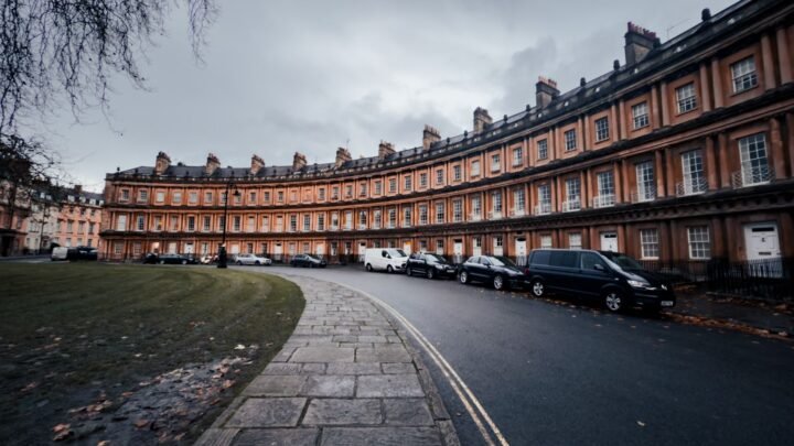 Navigating the World of Escorting in Bath: A Comprehensive Local Overview