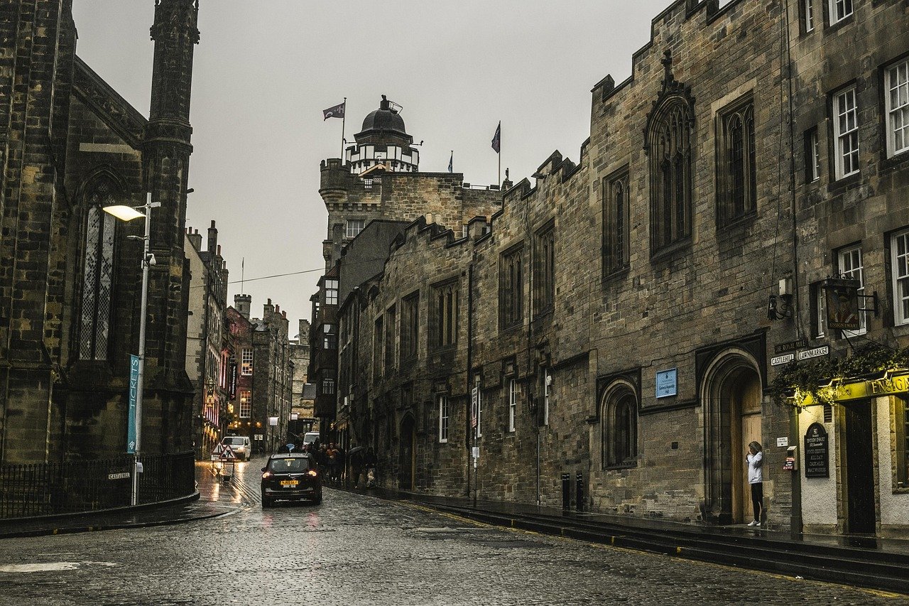 high street, high, street, royal mile, royal, mile, road, hill, hillside, castle hill, architecture, architectural, cityscape