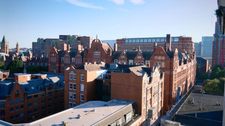 Navigating the World of an Escort in Manchester: Discretion, Timing, and Local Awareness