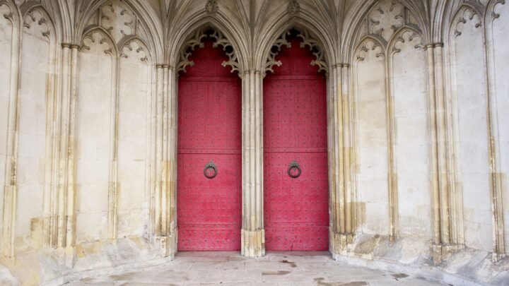 Navigating Adult Companionship: What Good Etiquette Looks Like for an Escort in Winchester