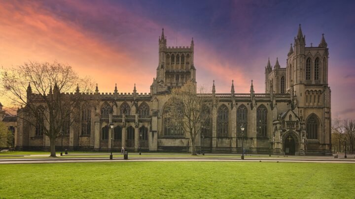 Navigating Adult Companion Services in Bristol: Practical Guidance for Clearer Arrangements