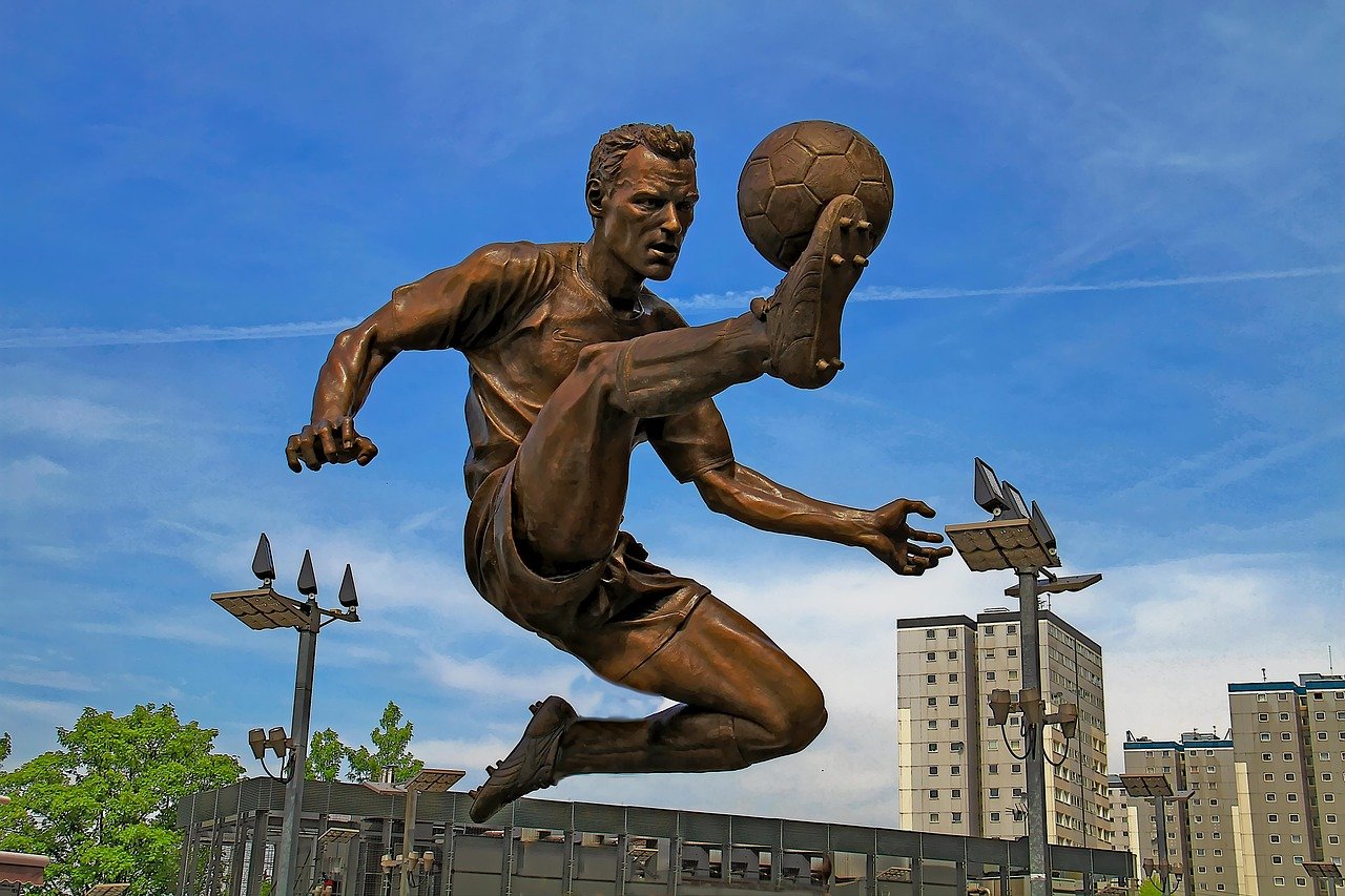 travel, sculpture, nature, sky, statue, outdoors, soccer, London, England, United Kingdom