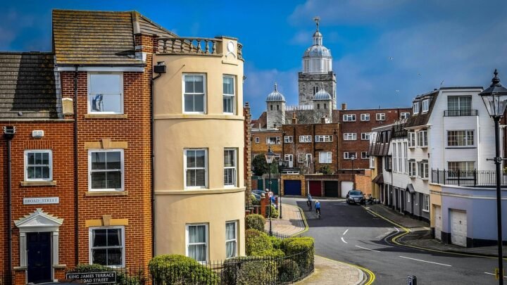 The Everyday Side of Romantic Life in Winchester: Beyond the Grand Gestures